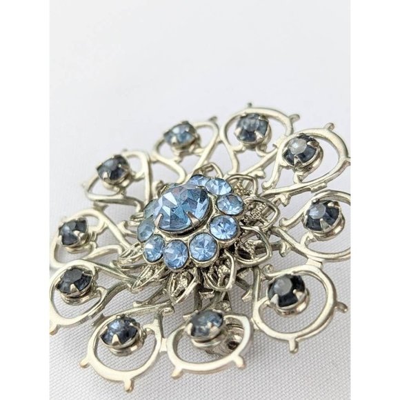 Vintage 1960s Round Silver Brooch Light Blue Rhinestone Circle Pin Flower Petals - Picture 2 of 6